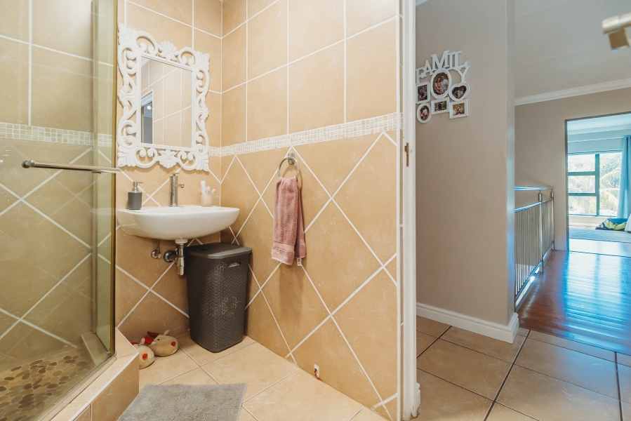 5 Bedroom Property for Sale in Panorama Western Cape